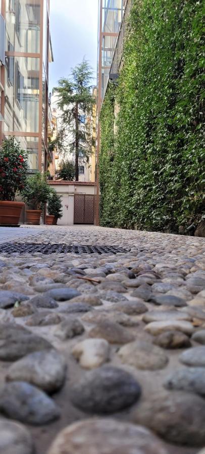 Santarella Guest House Milan Bagian luar foto